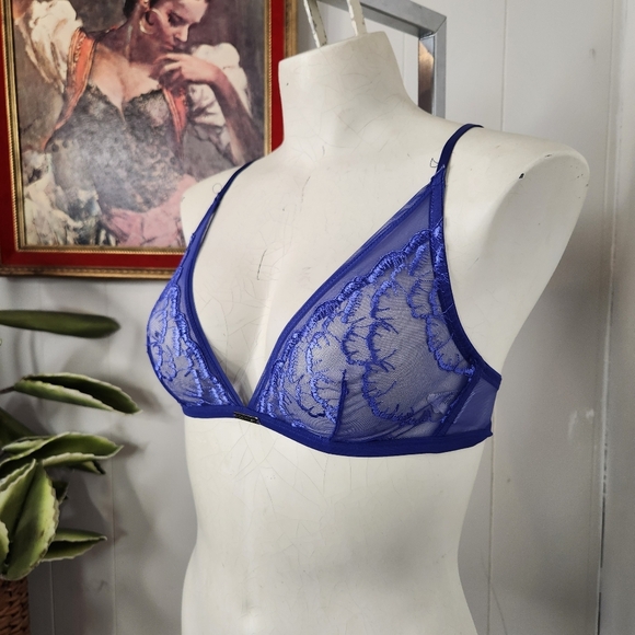 Calvin Klein Blue Sheer Lace Bralette Bra Size Medium Sexy Lingerie - Picture 2 of 8